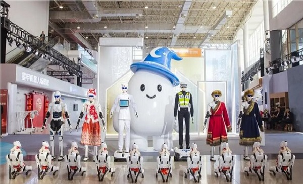 ربات‌های AIMOGA یک خانواده کامل انسان‌نما